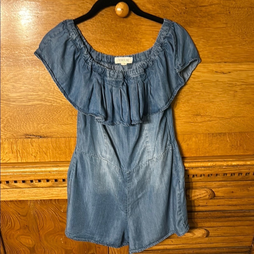 Taylor‎ & Sage Y2K Retro Blue Chambray Ruffle Off Shoulder Denim Romper Romantic